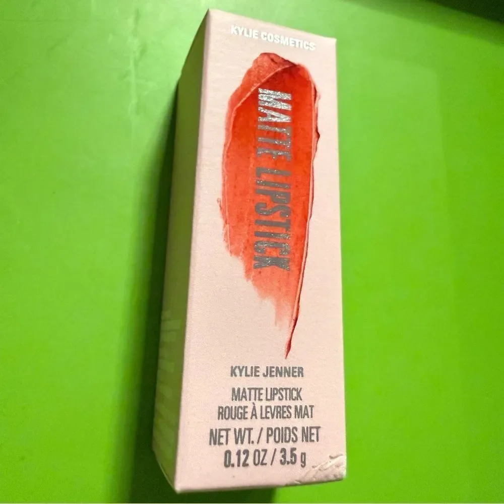Kylie Cosmetics Matte Lipstick – Shade 209 “Summer Somewhere” (Women)